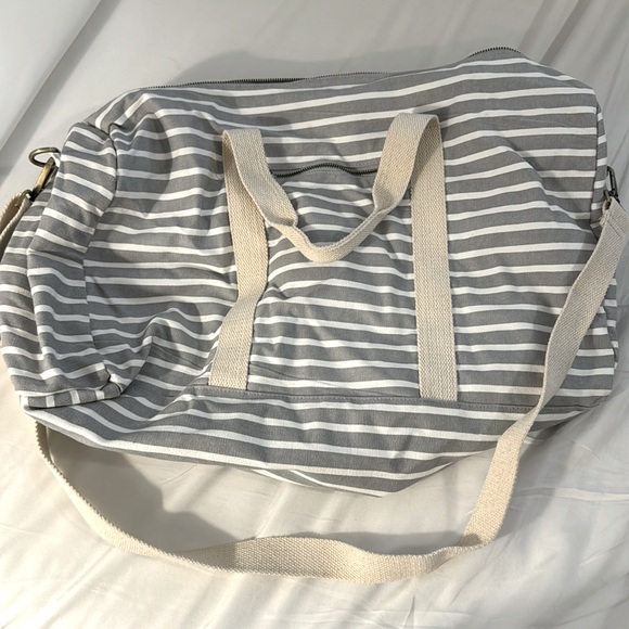 NWOT- Known Supply duffle bag - Picture 1 of 2